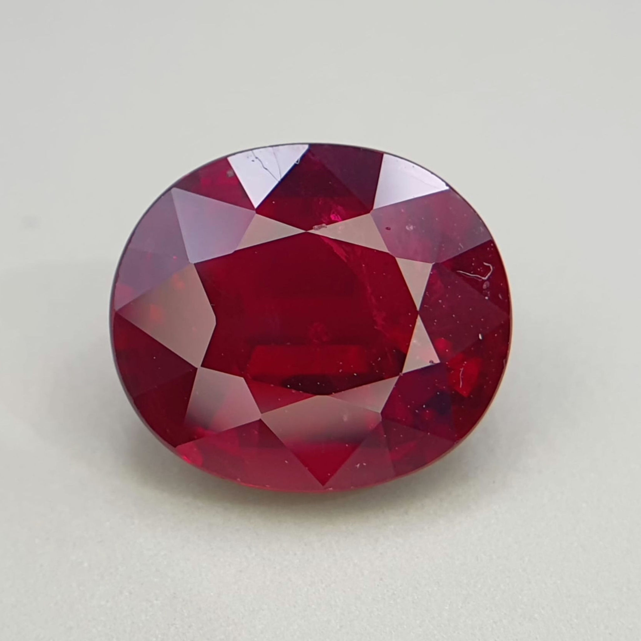 4.09 ct Guild Certified Natural Ruby pigeon blood red oval gemston Ma