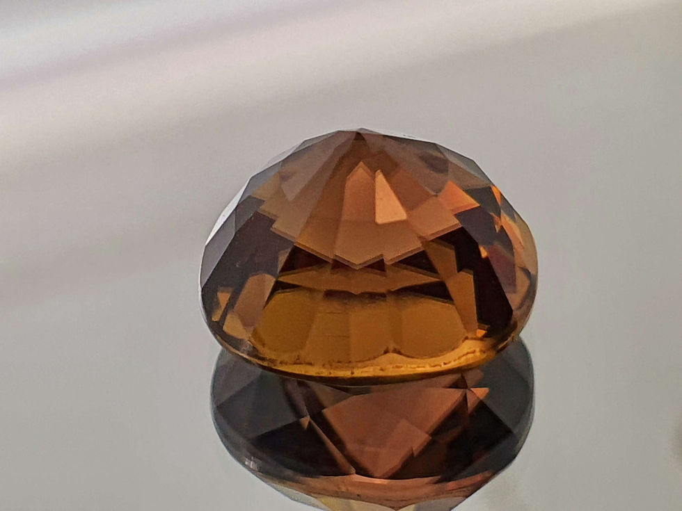 थंबनेल: Natural zircon 6 carat cushion gemstone