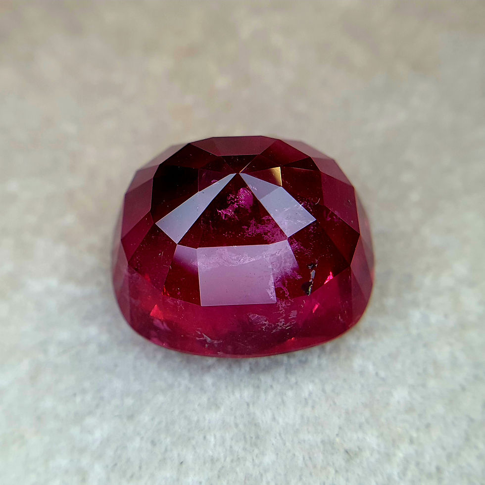 섬네일: 28 Cts Natural Rubellite Tourmaline loose stone from Mozambique