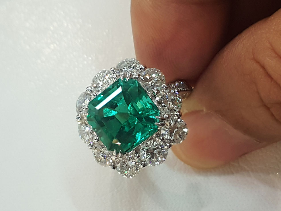 Thumbnail: Colombian emerald and diamond ring