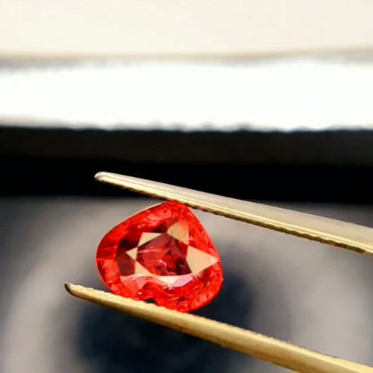 2.62ct 天然マヘンゲ産スピネル（非加熱） ビビッド・ネオン・オレンジ