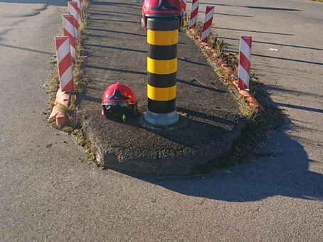 Verkehrsreglung in Felben-Wellhausen, Römerstrasse, Auffahrunfall PW