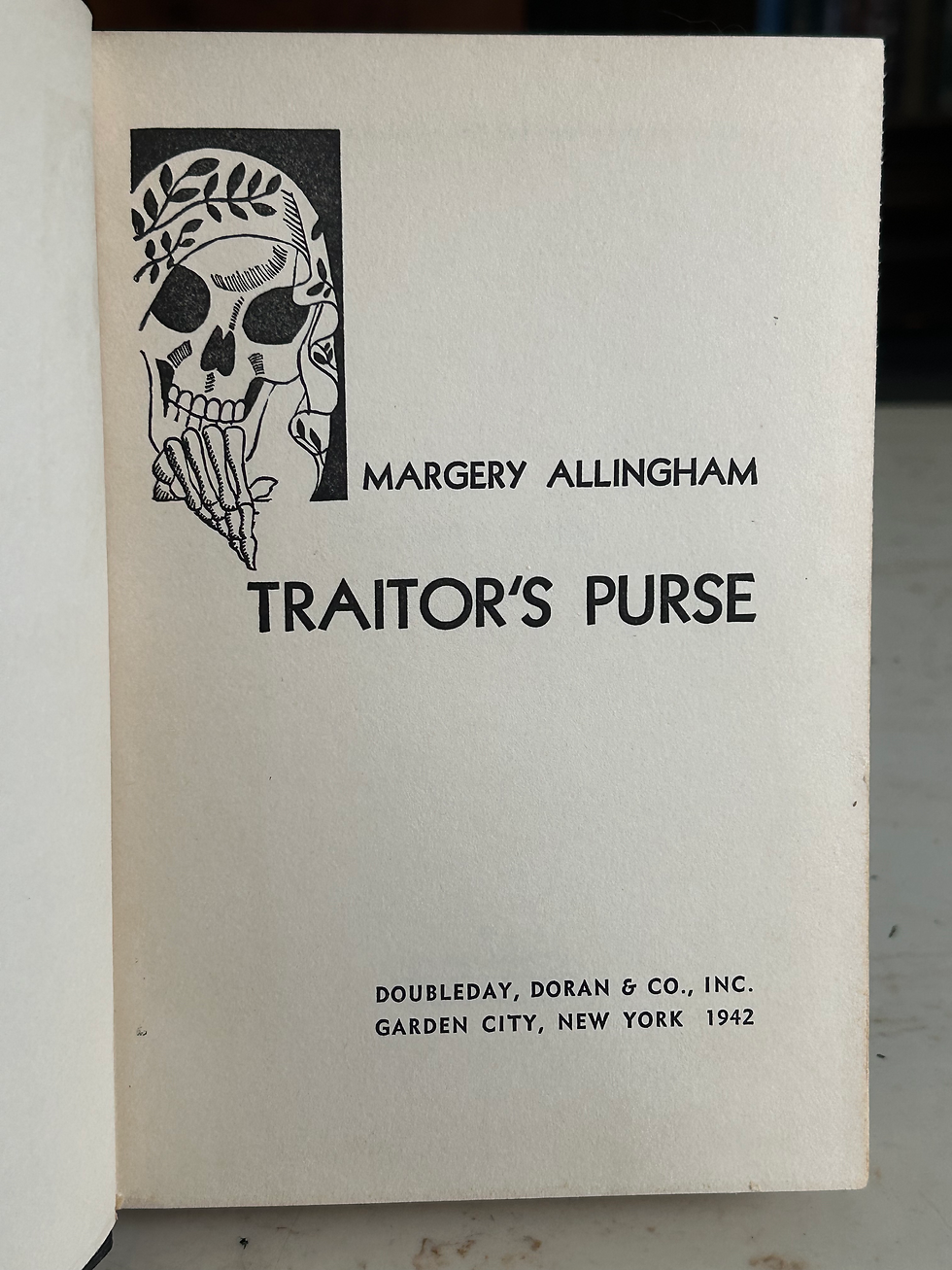 Thumbnail: Traitors Purse by Margery Allingham