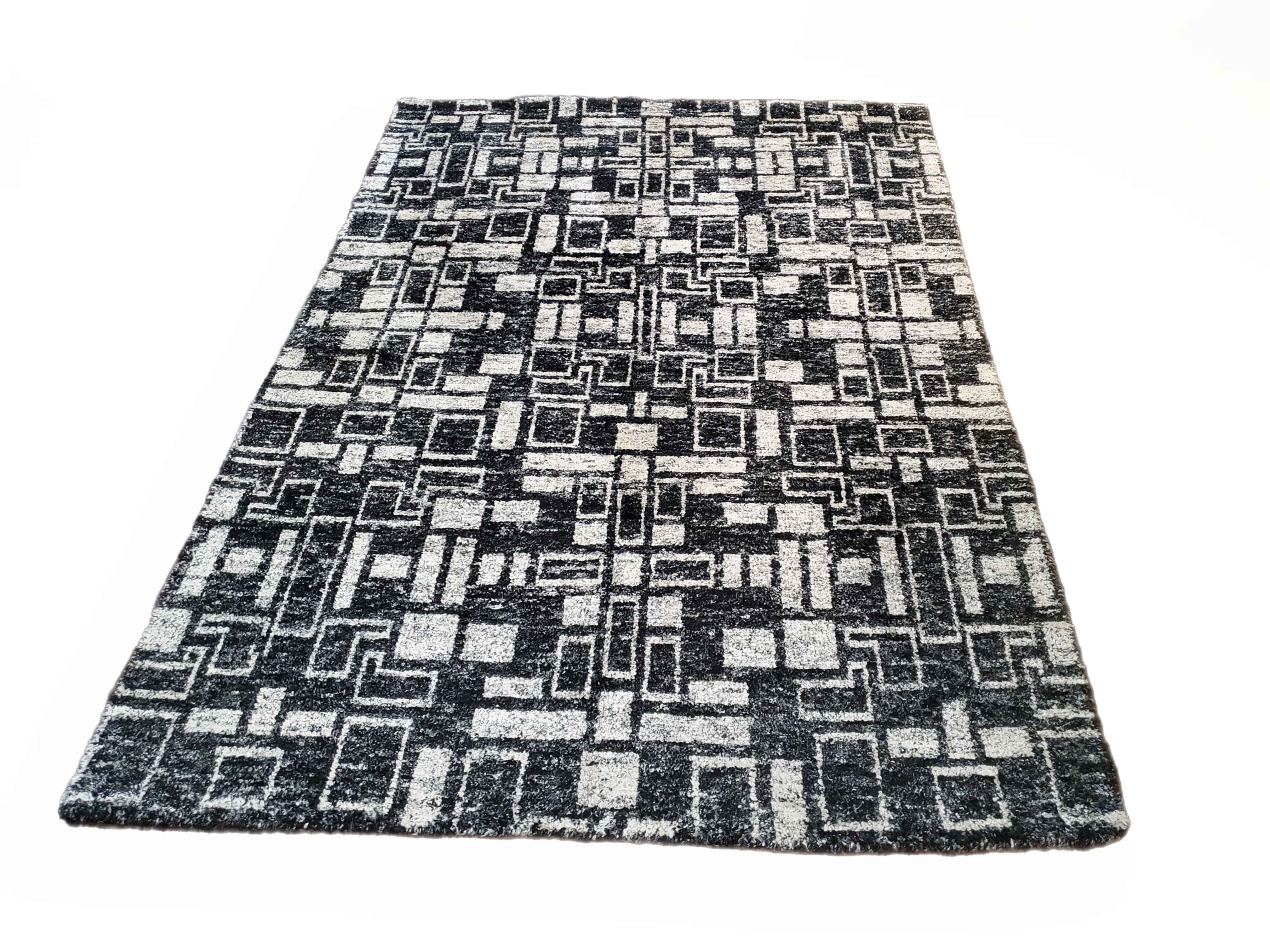 Black & White Modern Rug | 5'2" x 7'5"