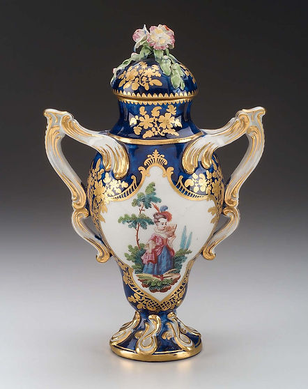 3. Vauxhall. Garniture Vase.jpg