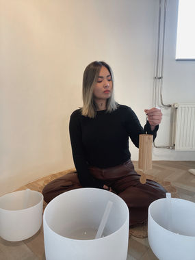 Mankind coach Eighteen Inches in Rotterdam is energetisch healer in Kundalini, soul readings, meditatie, visualisatie, helderziende en schaduwwerk en klankschalen. 