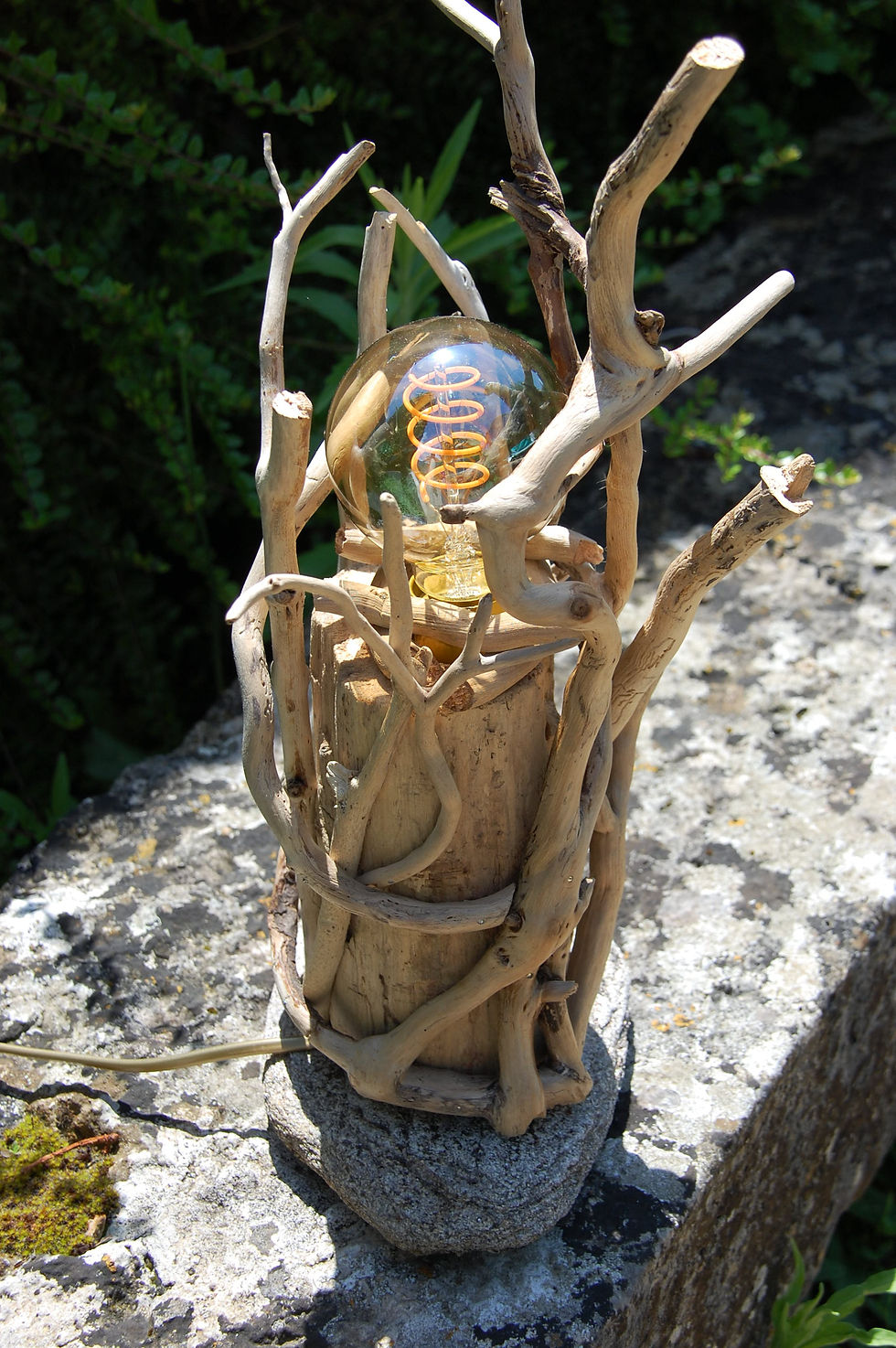 Miniature : lampe bois flotté et lianne pied micaschiste  sur lumieresligeriennes.wixsite.com/lumieresligeriennes