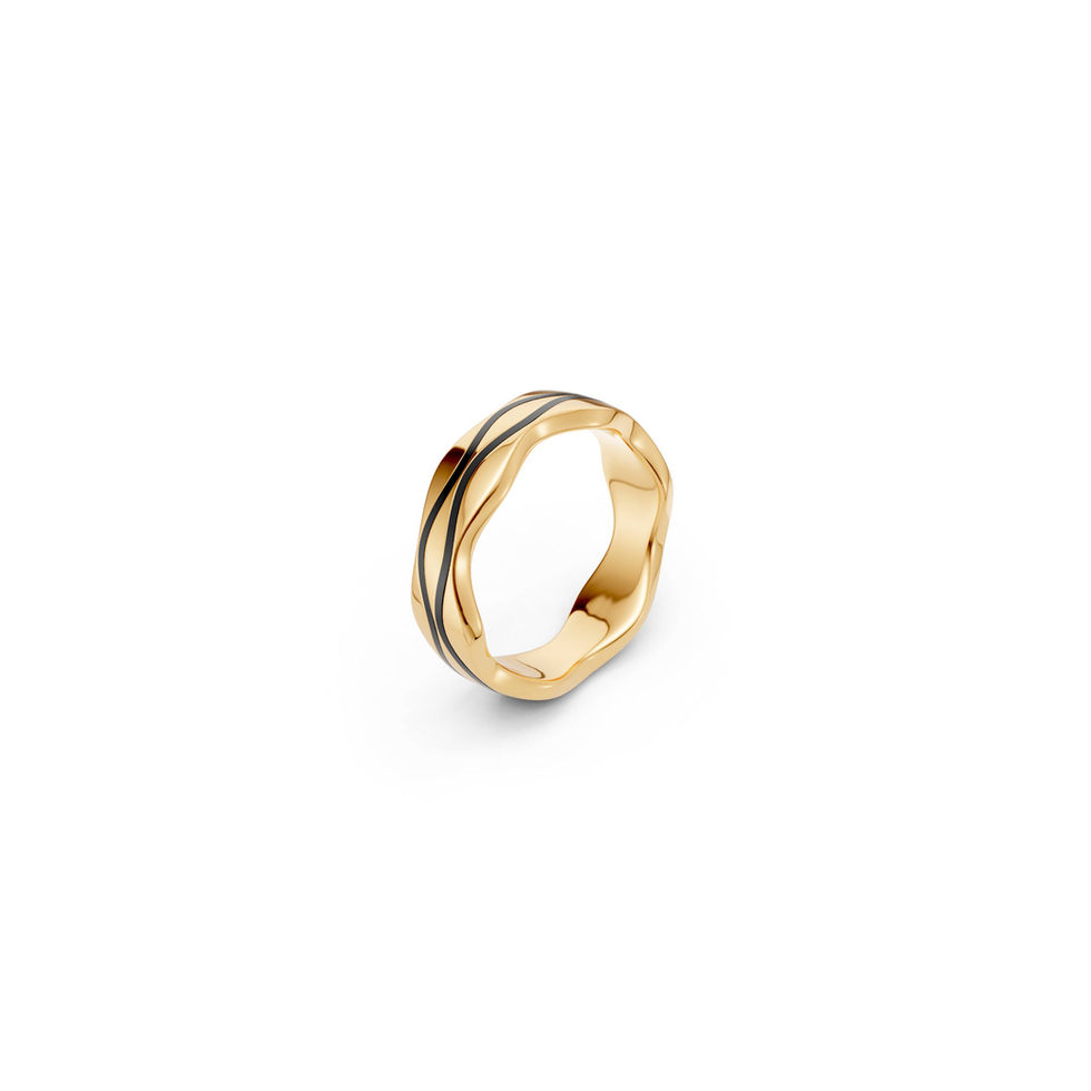 Delightful Wave Yellow Gold Band 360