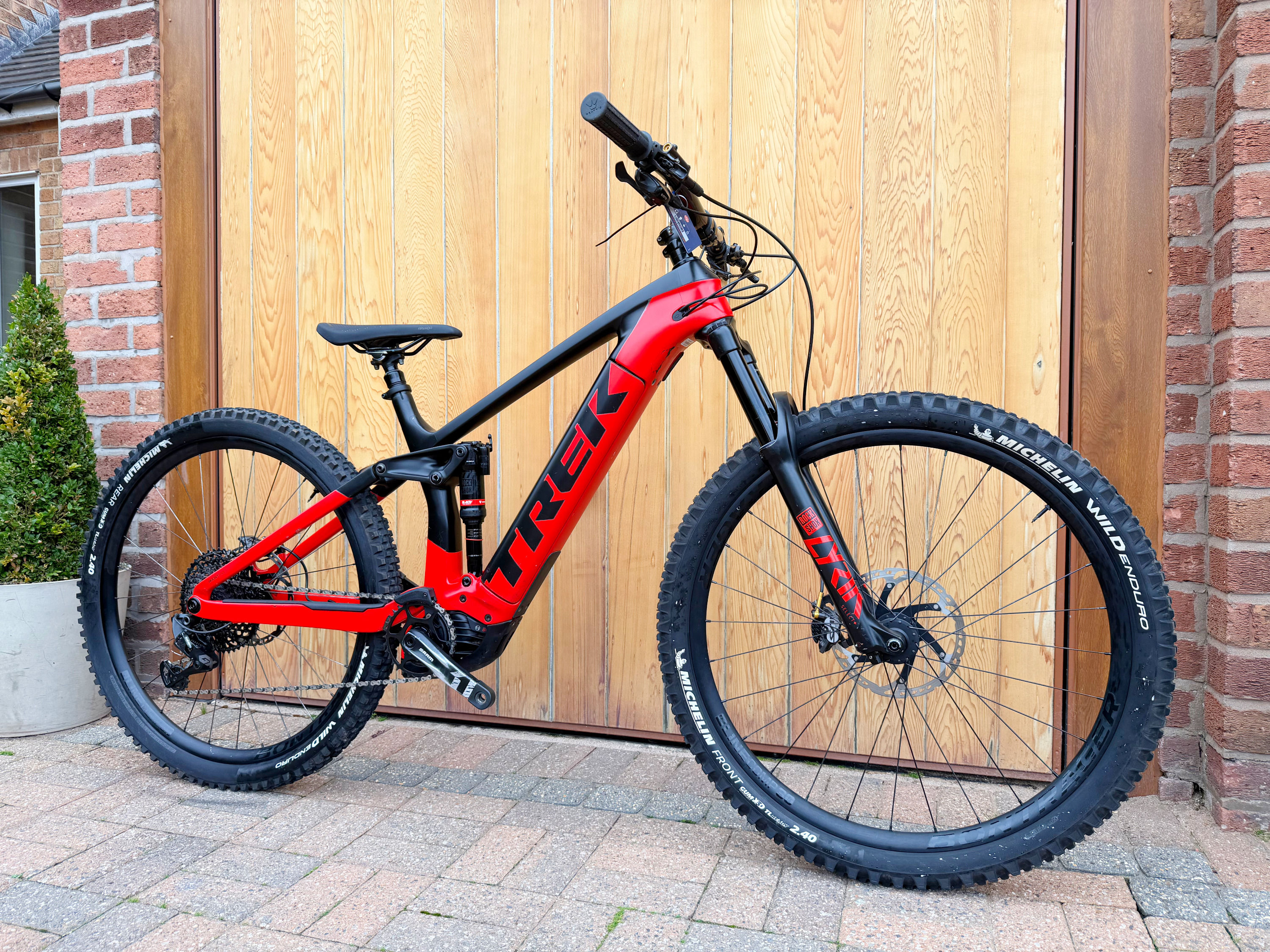 TREK RAIL 9.8 CARBON FULL SUSPENSION MOUNTAIN EBIKE **MEDIUM FRAME**