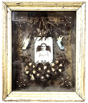 Hairwork made using the wirework technique, from the 19th century.