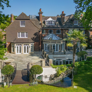 Grand Kenwood Manor | 8-Bed Double-Fronted Detached with Indoor Pool & Leisure Complex