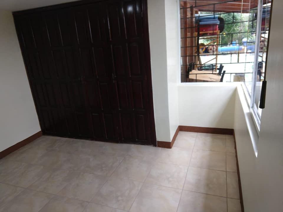 Miniatura: Departamento amplio y en buen sector en renta