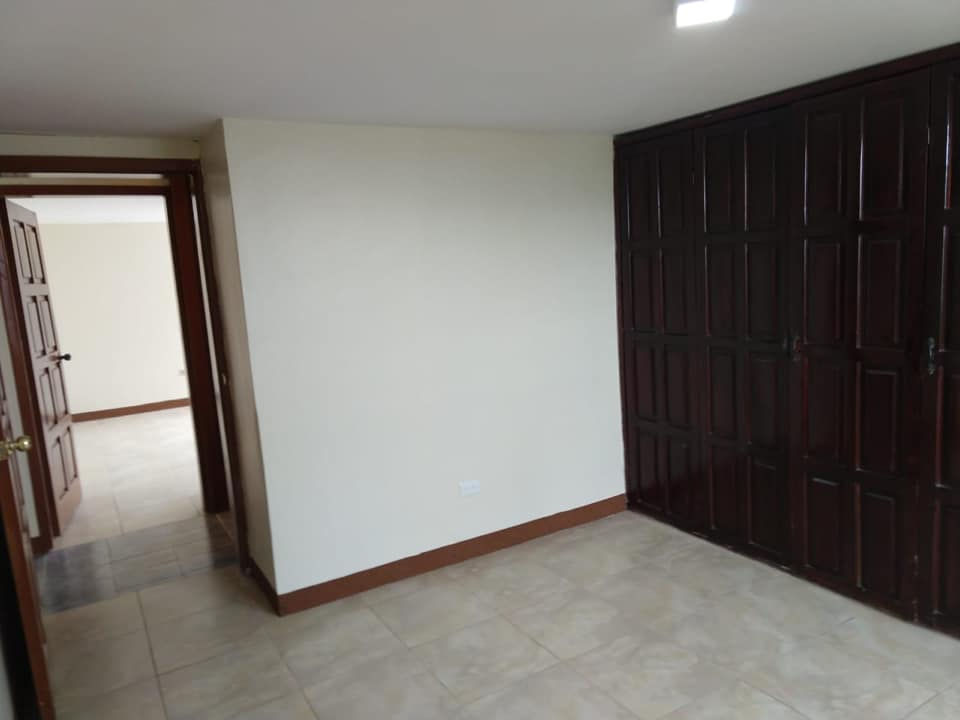 Miniatura: Departamento amplio y en buen sector en renta