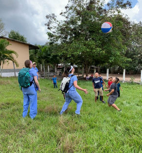 Sus Manos Visits Loma Larga