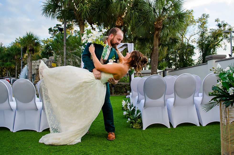 Wedding Crowne Plaza Orlando, Florida. Outside ceremony