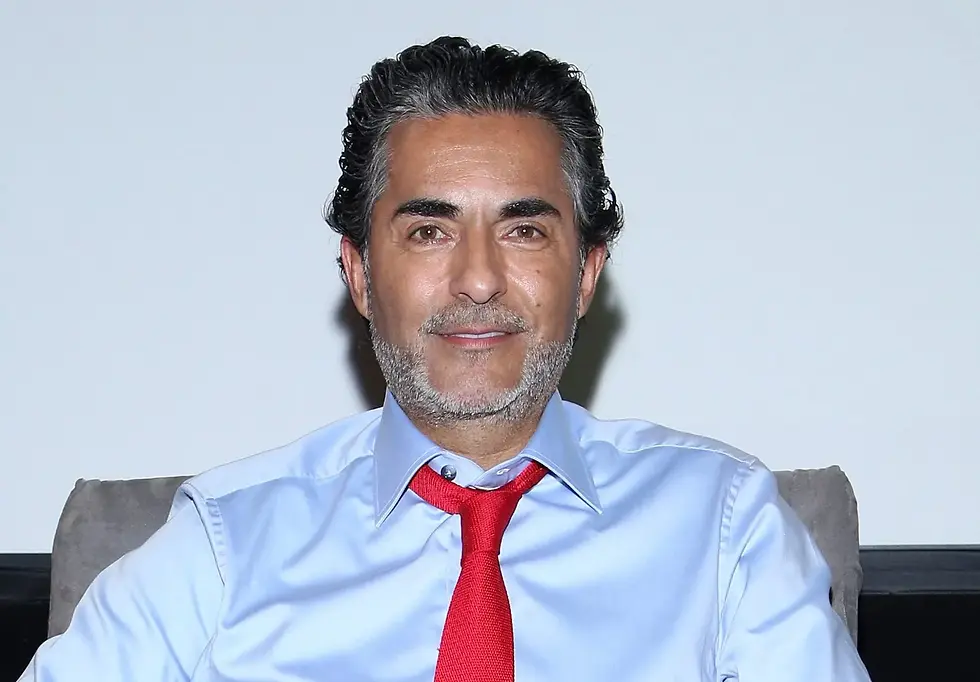 Raúl Araiza y su injerto de cabello