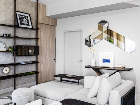 Living Room Conversation Starter: Spark Discussions with a Bold Abstract Accent Wall