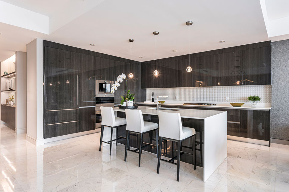 Modern kitchen design: island, dark cabinetry