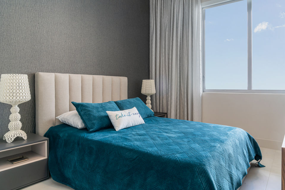 Teal bedding in modern bedroom
