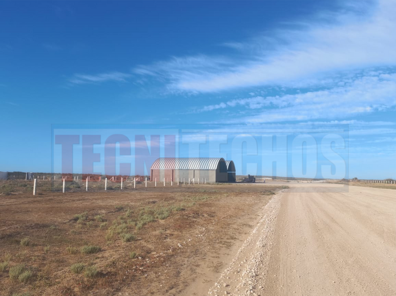 Bodega construída por fabricantes de arcotechos en zona rural.