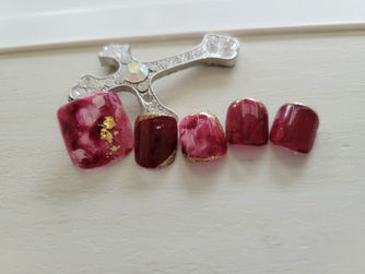 そろそろフットネイルいかがでしょうか。