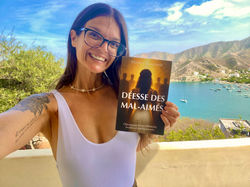 L'auteure Marilyn Montplaisir en Colombie avec Déesse des mal-aimés