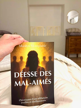 Une photo de lectrice du roman Déesse des mal-aimés de l'auteure Marilyn Montplaisir