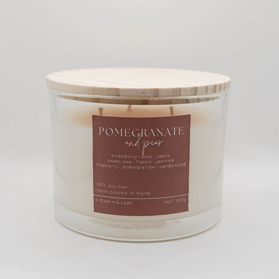 pomegranate and pear candle with wooden lid