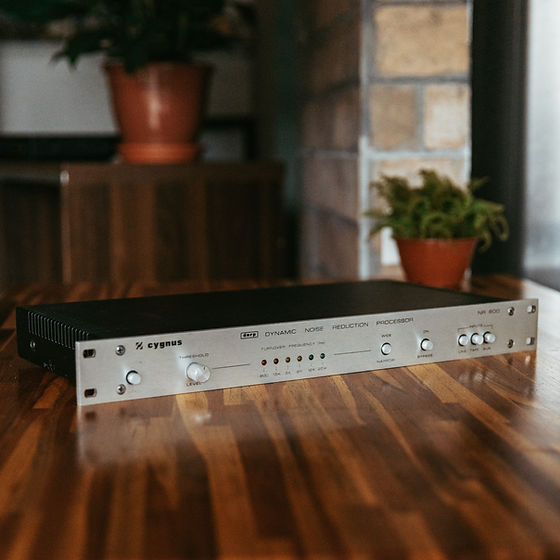 Redutor de Ruído Cygnus NR 800 | Retroaudiolab