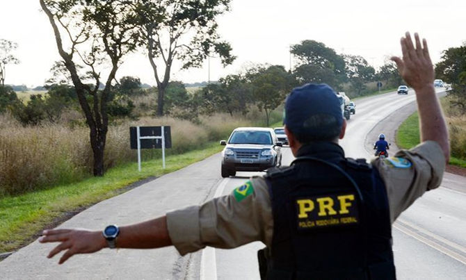 PRF-DF intensifica fiscalização em rodovias federais durante feriado