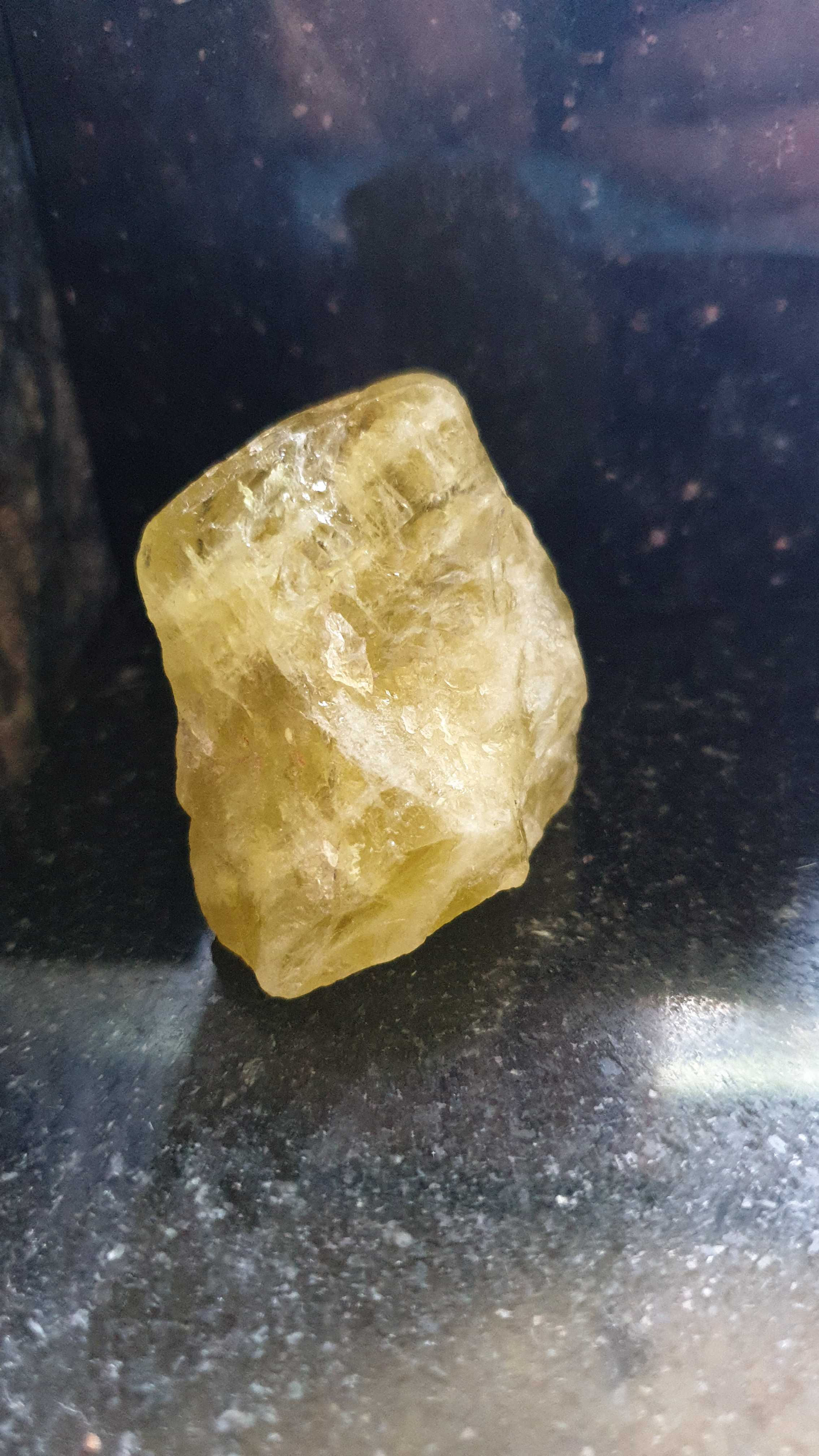 Yellow Topaz raw 55.5g Brazil