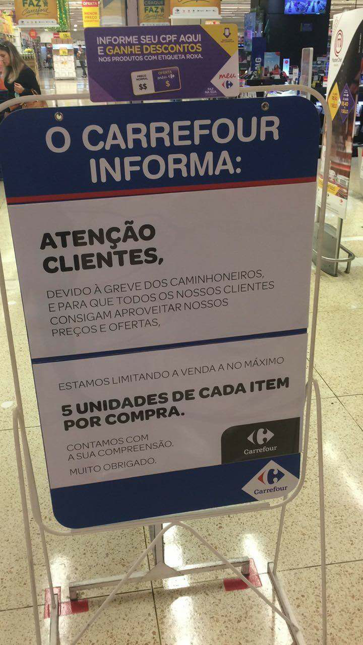 Carrefour restringe compra a cinco unidades de cada produto para prevenir desabastecimento!