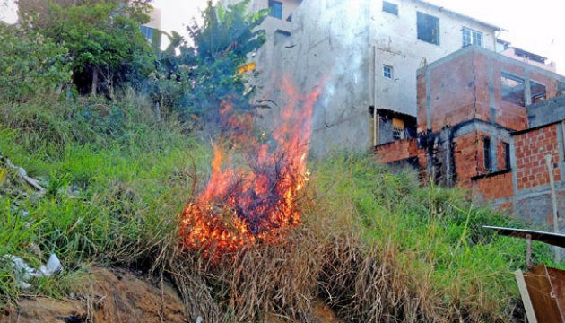 Queimar lixo em casa é crime sujeito a multa e detenção!