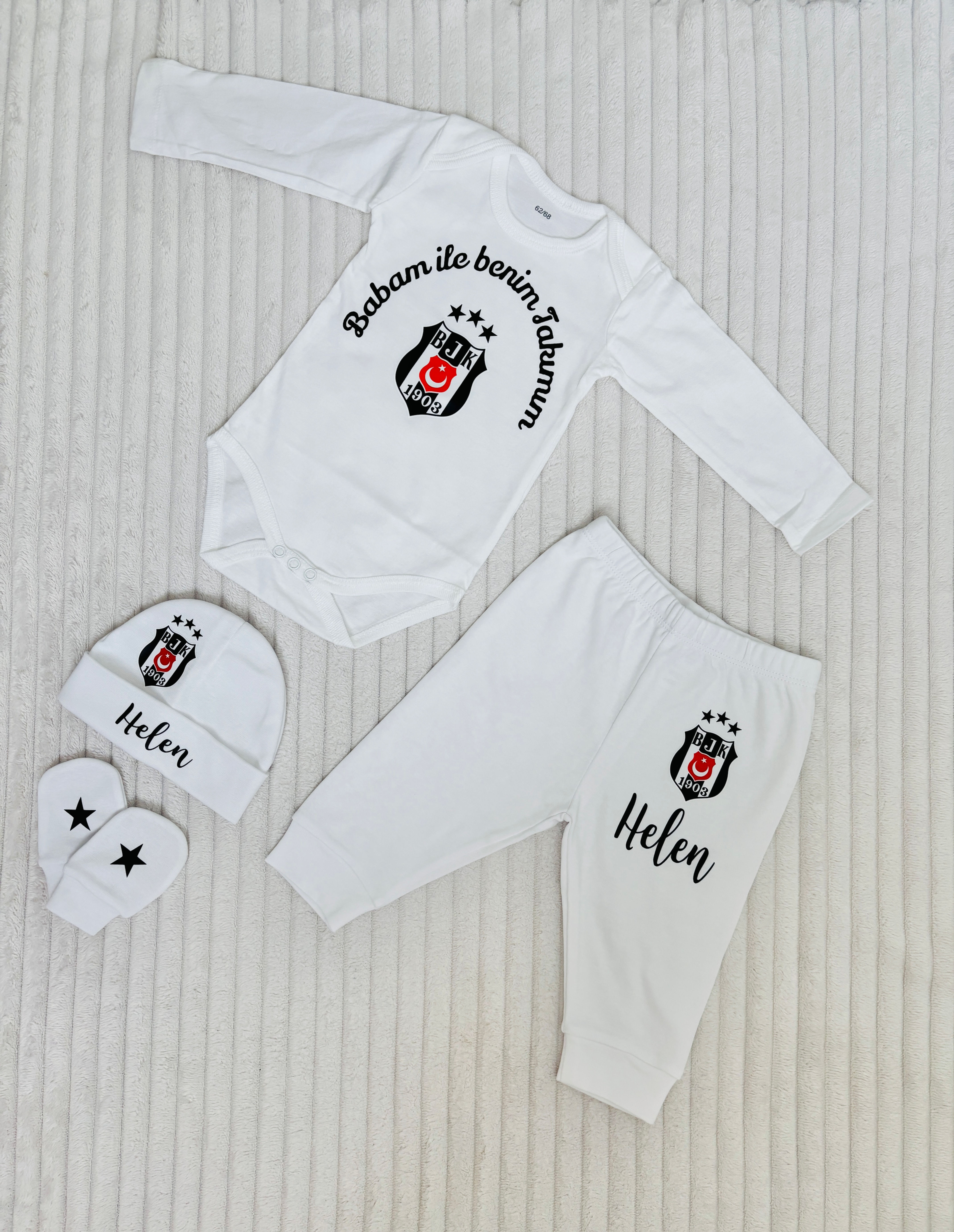 Besiktas gift set baby bodysuit, baby gloves, baby hat and pants