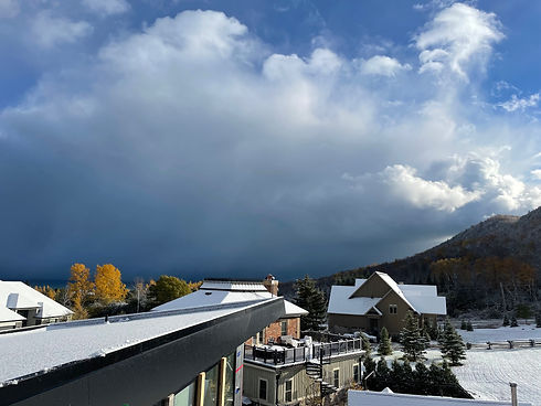 storm rolling in on blue mountains 