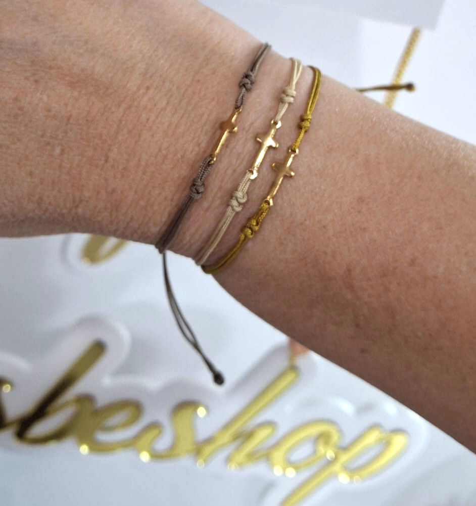 Thumbnail: Cross Thread Bracelet