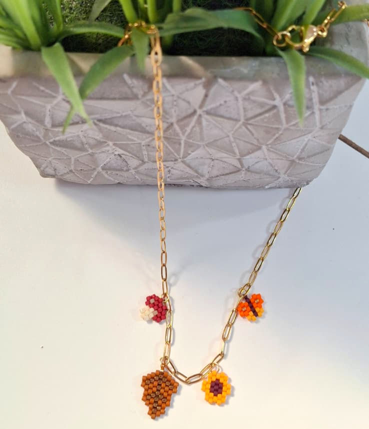 Thumbnail: Seasonal Necklace