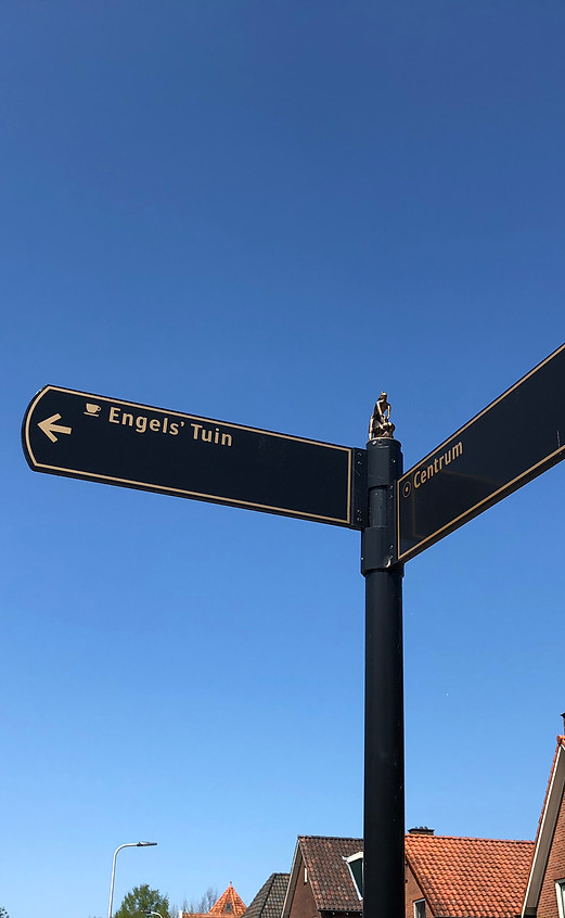 Bewegwijzering in Ootmarsum naar Engels'Tuin voor koffie, thee en meer.