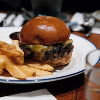 carnaby burger with chips§