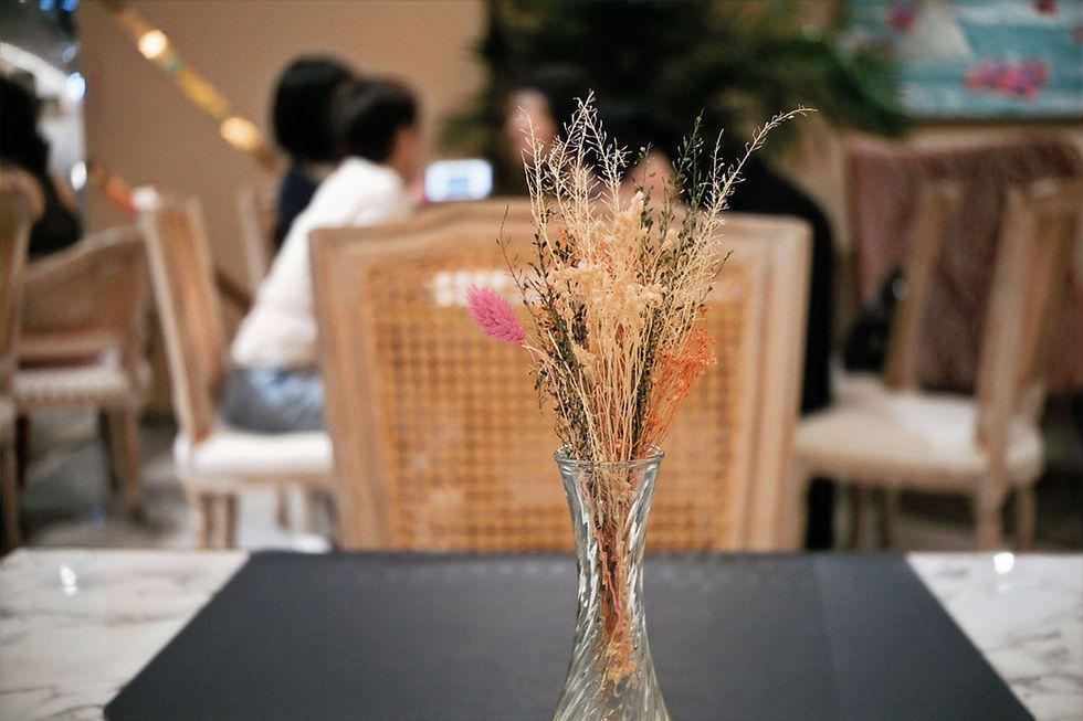 Seated in the middle of the cafe :(