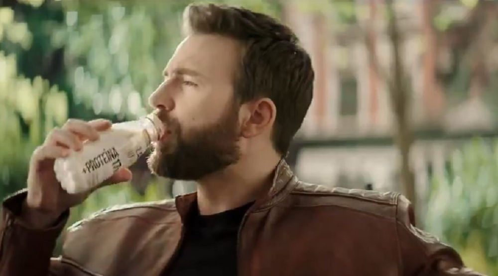 Chris Evans es el protagonista del nuevo comercial de Lala 100