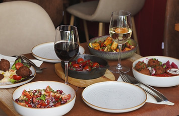table_mezzes_froids-chauds_assortiments_BERYTUS_restaurant_pontoise_cuisine_libanaise_et_b