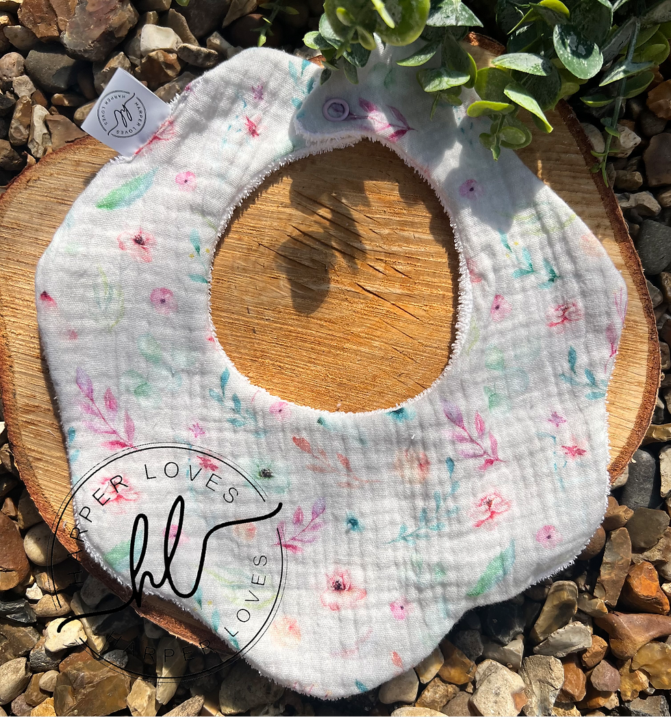 Thumbnail: Harper Loves Set of 3 floral Scallop Organic Muslin Bibs 124