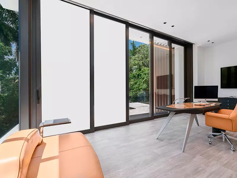 smart-glass-office3-off.webp