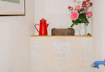 Toilettes du gîte La Lande, simples et chaleureuses, en Dordogne