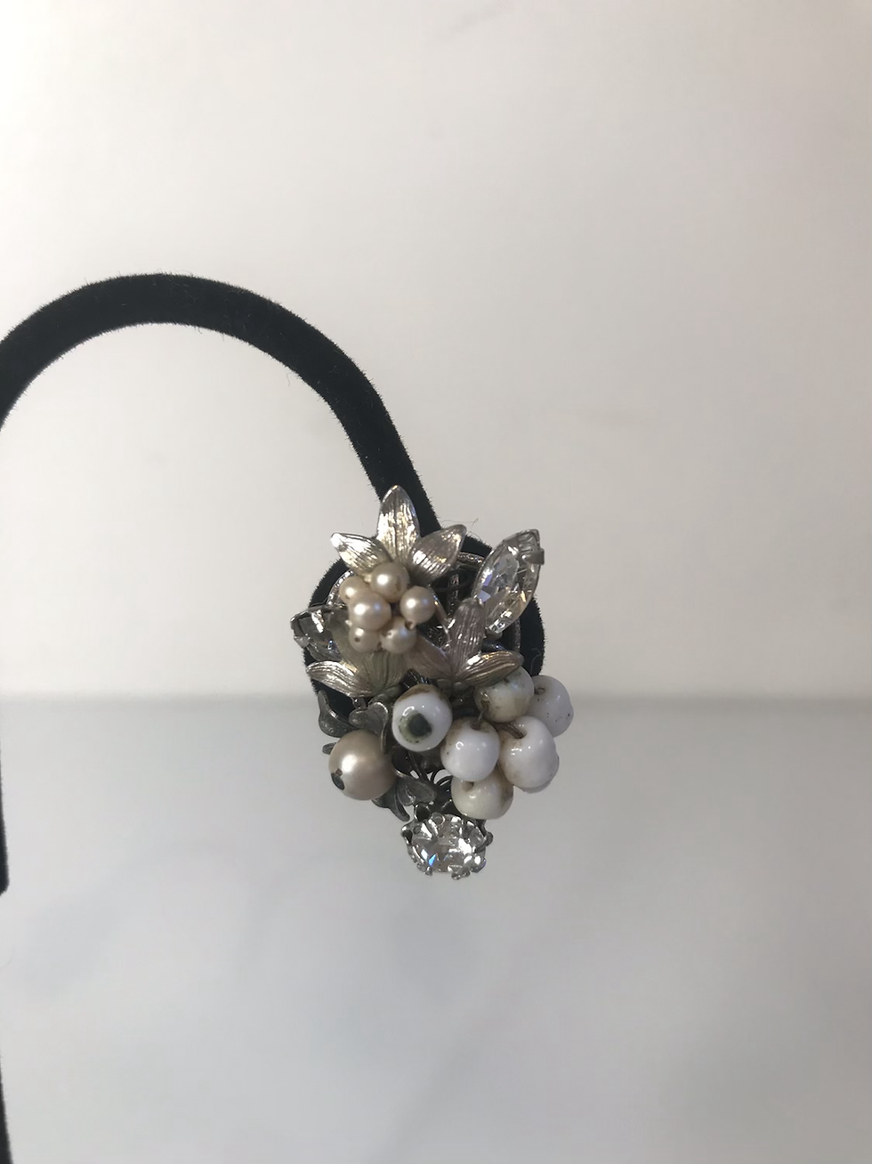Thumbnail: Eugene faux pearl clip