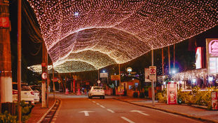 Penedo Brilha: Conheça o Maior Túnel de Luz da América Latina no Natal 2025