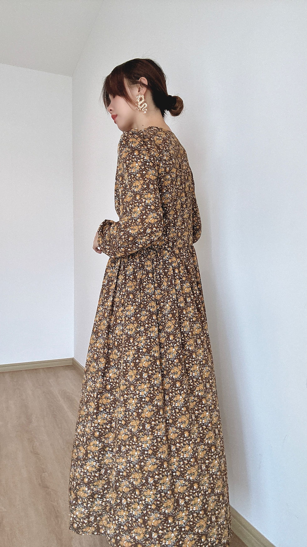 Thumbnail: Floral Cinch-In Waist Midi Dress