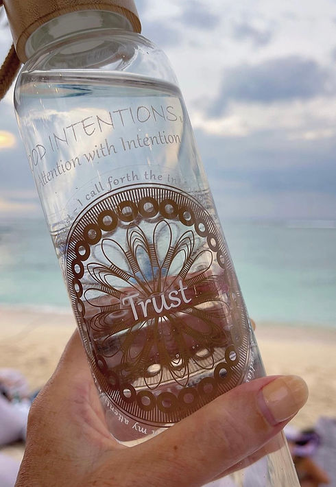 Inspiration Sticker. Law of attraction. Super attractor. Manifestation. Intentional living. Stickers. Bliss. Mindfulness. Power of Intention. Law of Universe. Quantum Field. Resonance. Love Sticker. Good Intentions & Co. Love & Gratitude Sticker. Trust Sticker. Trust