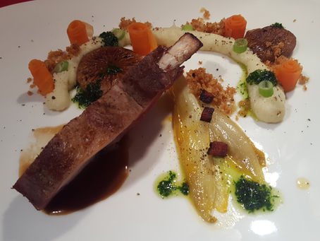 Kotelett vom Iberico/Topinambur/Chicorèe/Shiitake/ Karotten/Panko-Crunch